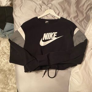 Nike adjustable cropped crewneck